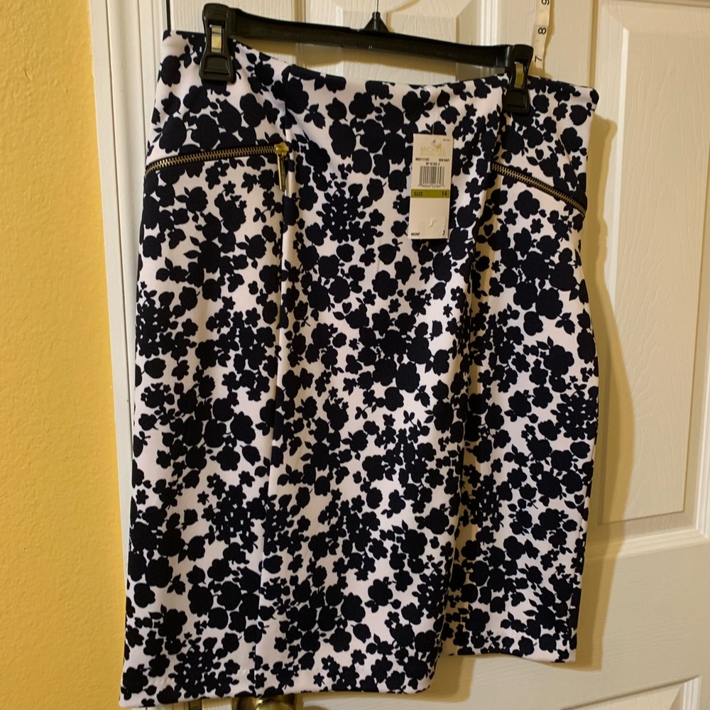 Beautiful Michael Kors pencil skirt NWT